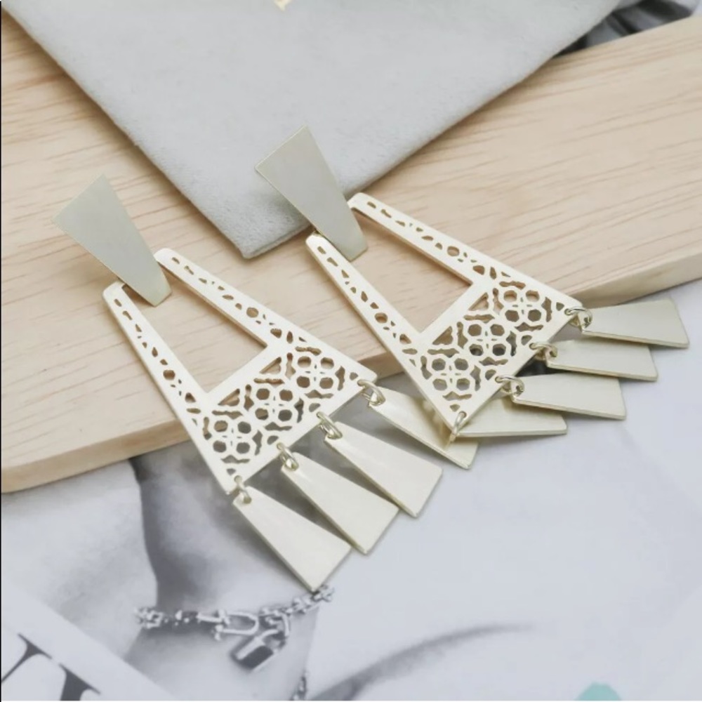 Kendra Scott Kase Fringe Earrings Gold - Picture 6 of 6